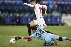 皇马伯纳乌：足球梦启航，青春印记与团队精神之旅